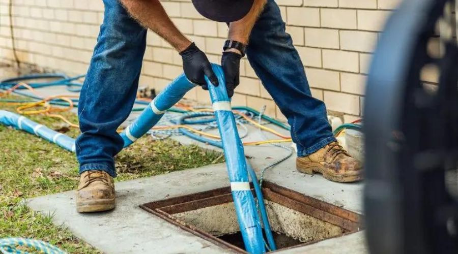 Trenchless Sewer Repair vs Excavation